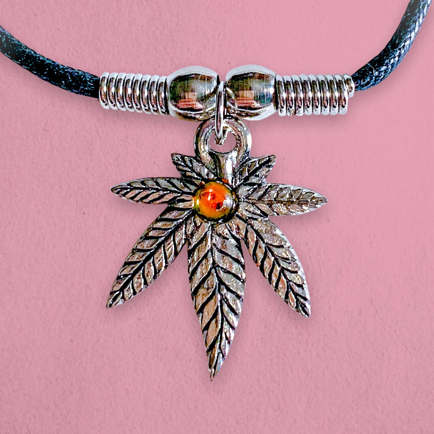 Vintage 1990s Sweet Leaf Necklace